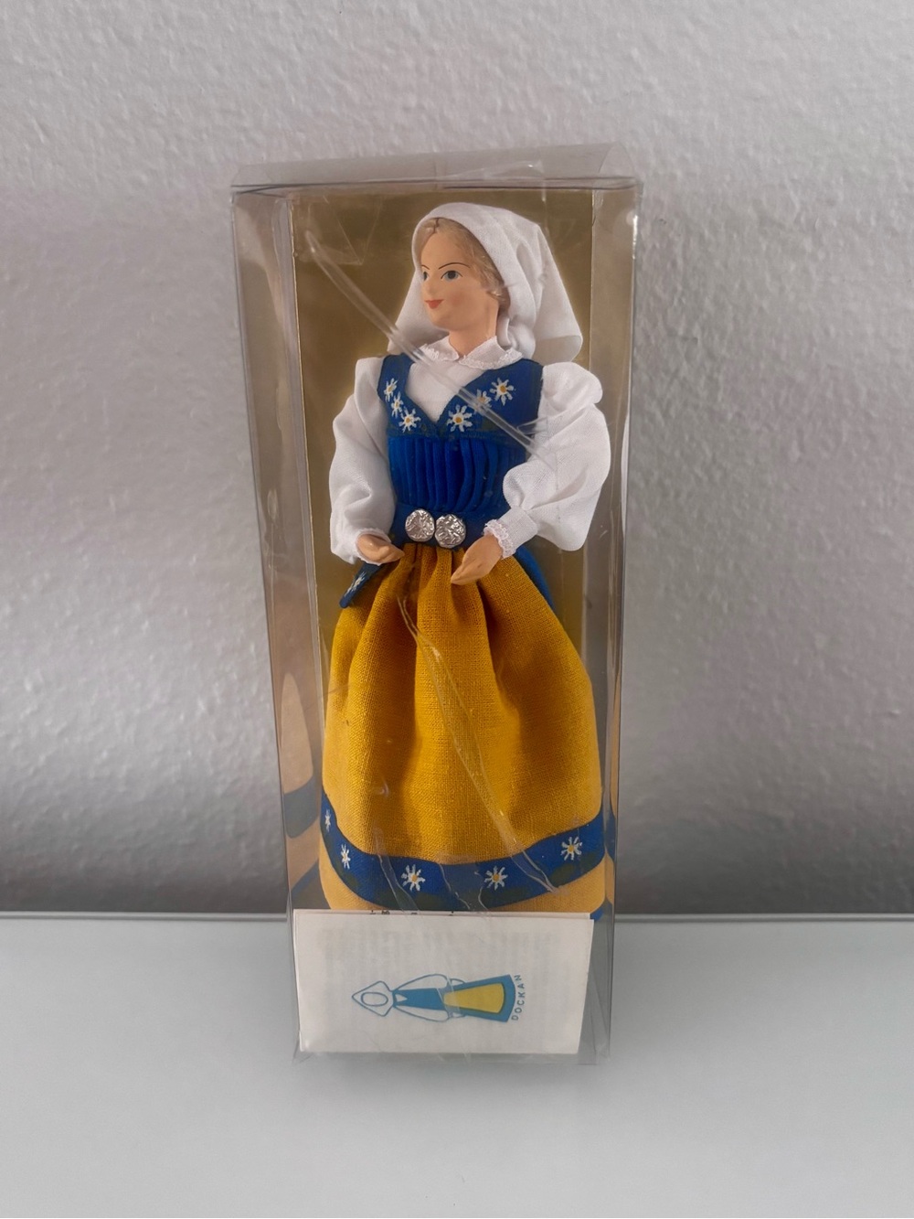 Vintage SWEDISH NATIONAL COSTUME DOLL Hantverk Handmade Original Sweden Woman